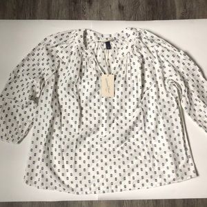 Universal Thread V-neck top